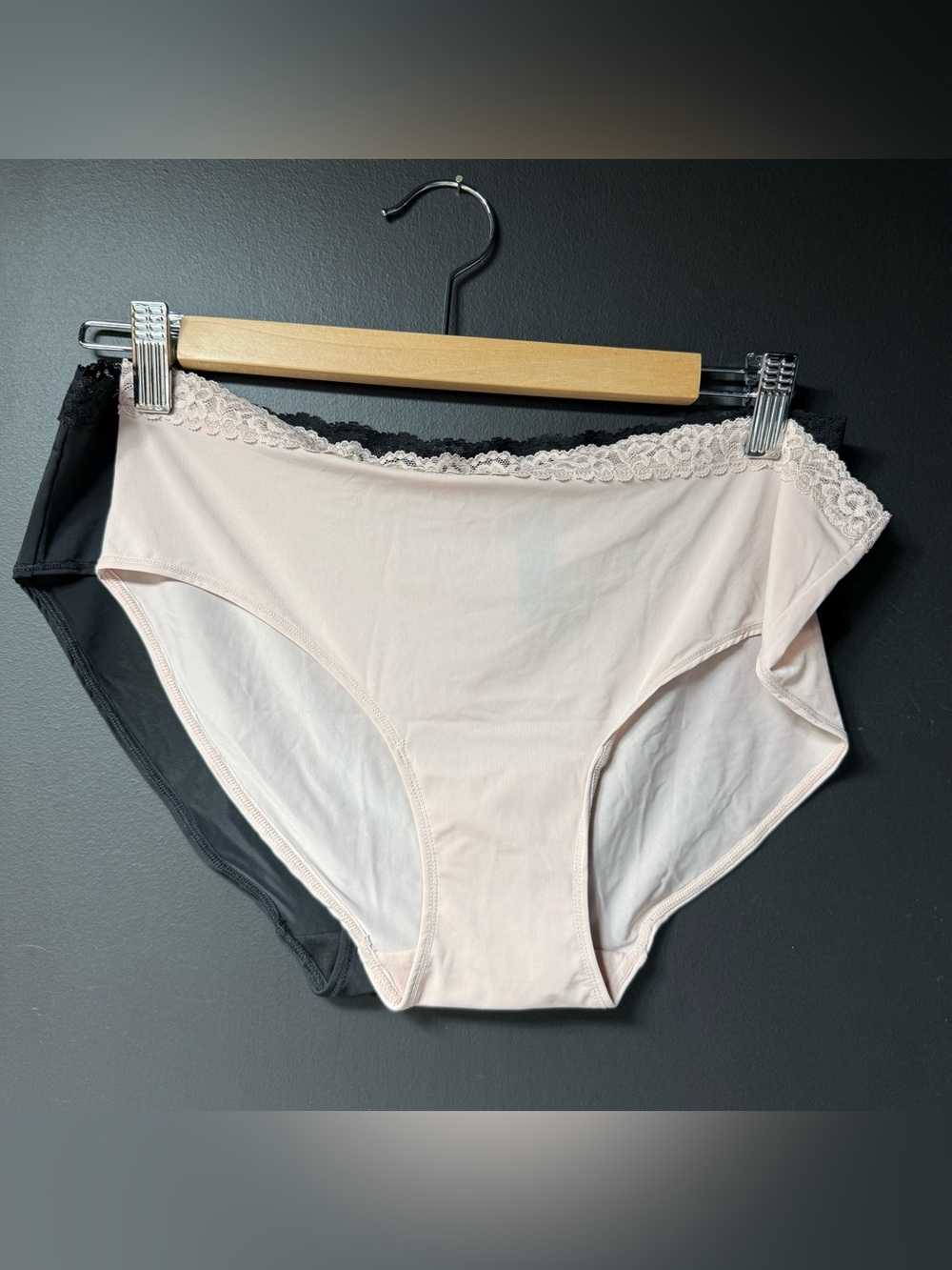 Natori Finishing Touch Lace Trim Brief Panty 7743365 Size XL